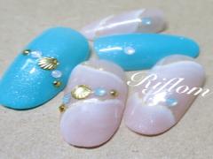 さわやかなシェルネイルデザインで海辺の主役になっちゃお♡