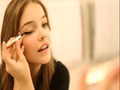 Black or Brown？なりたい印象別！あなたにぴったりのアイライナーの色選び