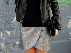 ちらっと見える太ももにドキッ♡人気のラップスカートで魅せる大人コーデ！