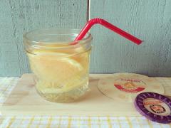 ふつうのお水だってヘルシー可愛くおめかし♡噂のデトックスウォーター作り方講座