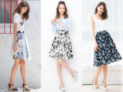 モノトーンで大人っぽく！「花柄スカート」を上品に格上げ