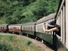 100年の恋も冷める...！電車で幻滅されてしまう女性の5つの行為