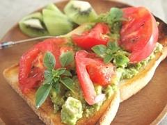 明日の朝ごはんはおしゃれアボカドトーストで決まり！お役立ちレシピ集♡