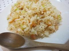 残った焼鮭＆フレークでパパッと簡単♪鮭チャーハンレシピ