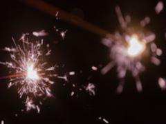 打ち上げないのもまた良し。手持ち花火の"小さな花火大会"が開催＊