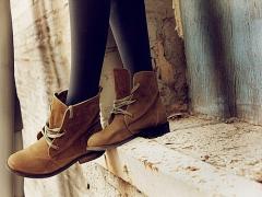 秋はヌーディーカラーに挑戦。"ベージュ×○○"の大人ネイルデザイン