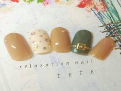 秋の定番組み合わせ「ベージュ×カーキ×ゴールド」ネイル