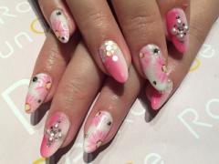 愛されピンクでキュートにモテネイル♡ 夏でもピンク系のネイルで可愛らしく♪