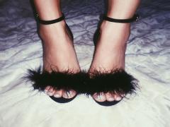 早く身に着けたい！可愛らしいファーとメタリックのお洒落な関係をcheck