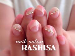 逆フレンチネイルはストーンでみんなと差をつけよう♡