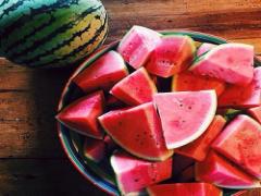 塩で食べるのもう古い！"スイカ×ブルーチーズ”がイマドキ女子の食べ方♡