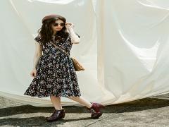 スーツケースに思い出詰め込む。かさばらないワンピースで旅行に行こう