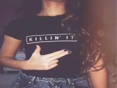 夏の派手ネイルの後は一気にシックへ。シンプルブラックネイル