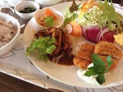 一人ランチのつもりがぼっち飯‼ 境界線を決めるのはそのNG行動にあり