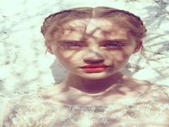 今年の秋メイクはお気に入りカラーの’ほてり顔’でじゅわっと色気を出してみる。