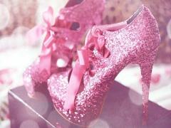 靴に魔法をかけましょう♡グリッターを使ってキラキラシューズをDIY