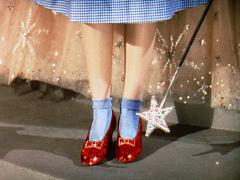 今なら変身できるかな？小さい頃夢見た憧れのアニメの変身グッズたち♡