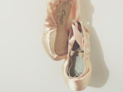 秋は濡れ感をコーデで作る。サテンアイテムでちょっぴりSEXYなし・か・け♡