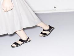 9月も絶賛フットネイル。サンダルから覗く秋色にラブい視線が集中