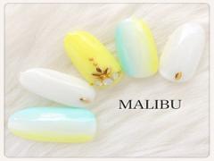 オフィスにもビーチにも♪グラデーションネイルで上品な手元をつくる♡