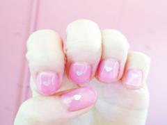 普通のピンクネイルは気分じゃないの。秋はスモーキーピンクがしっくりくる♡