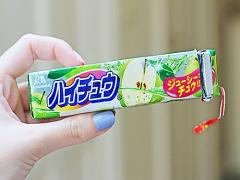 コンビニスイーツの隣にハイチュウ？要冷蔵「驚愕のハイチュウ」が話題