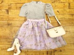 定番モテコーデが量産型化！花柄スカートをおしゃれに着こなす術を学ぶべし