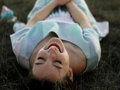 "モテる子＝常に笑顔"もう聞き飽きた。どうして笑顔がモテるのか知りたいんです！