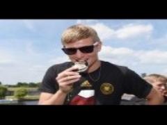 白衣の真っ白さの中に、自分らしさ。理系女子へ贈る、白衣の着こなし方