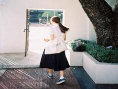 今っぽさは眉毛で表現。”カーキで描く”太眉でヌケ感をお手の物♭