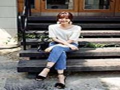 夏の定番「白T×デニム」を秋コーデに。今すぐ取り入れたい秋小物17選♭