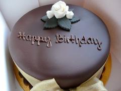 キラキラと光り輝くチョコレート♡"誕生石ショコラ"を大切なあの人に。