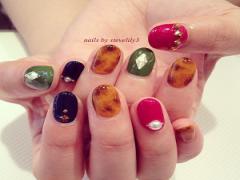 指先から始める秋支度。おしゃれ度上がる“べっ甲ネイル”カタログ