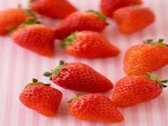 きらきら、ジューシー♡〈秘密の苺MICO E×chimicrew〉の苺グッズがかわいすぎる！