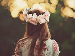 花に劣らぬ美しさ。レトロを作る「黒×花柄」で魅力溢れるアンニュイGIRLに