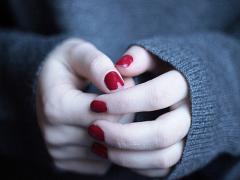 見られてます、その手元。指10本のジンクスと正しい乾燥肌対策の方法