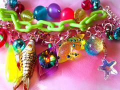 繊細でポップな＃イロカラのアクセサリーはプラバン独特のかわいさが魅力♡