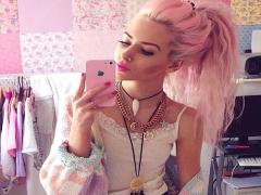 ピンクの◯◯で甘すぎないかわいさゲット！ワンポイントで取り入れるピンクアイテム3つ