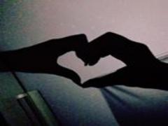 指先にキスを頂戴♡女の子らしさ全開リップネイルカタログ