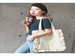 コーデの主役はlovelyトートバッグ♡お洋服シンプル派さんに贈るA4も楽々実用的トート13選