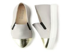 歩きやすいけどオシャレに決まる！Odette e Odile SELECTのモードなペタンコシューズたち