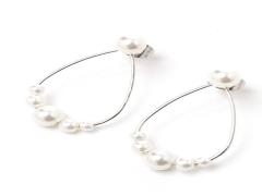 BLISS POINTのアクセサリーを大人シンプルコーデのアクセントに♪