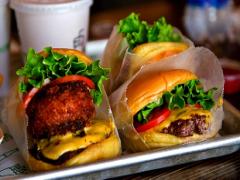 バンズからはみ出るボリューム感「Shake Shack」がアメリカから2016年上陸！