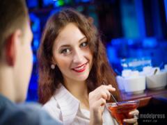 飲み会で連絡先を聞かれる女子4つの秘訣