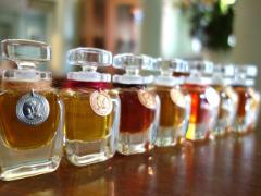 毎日をちょっとハッピーに。あなたのお供にスティックタイプの練り香水を＊