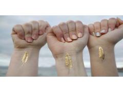 幸運の”羽”モチーフ♡フェザーネイルを指先にとりいれてみない？