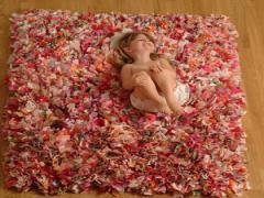 100均の滑り止めマット＋はぎれ布＝お洒落シャギーラグの完成♡