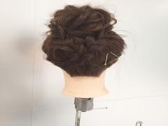 《How to アレンジ》お団子に三つ編みをクロスして可愛くアレンジ