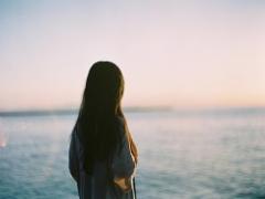 「私は絶対染めない主義」どこまでもありのままを貫く、黒髪ガールの魅せ方講座♭