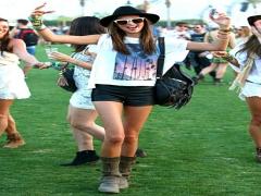 目立つこと間違いなし！フェスコーデはインディアンに決まり♡